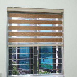 Rèm cầu vồng màu nâu gỗ cho cửa sổ