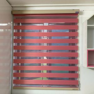 Alternative view of Rèm cầu vòng màu hồng cho phòng bé gái