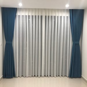 Rèm hai lớp màu xanh dương cho căn hộ