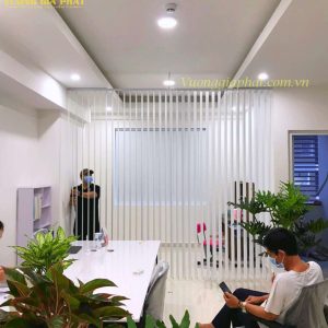 Alternative view of Rèm Lá Dọc Màu Trắng Xám Trơn 026