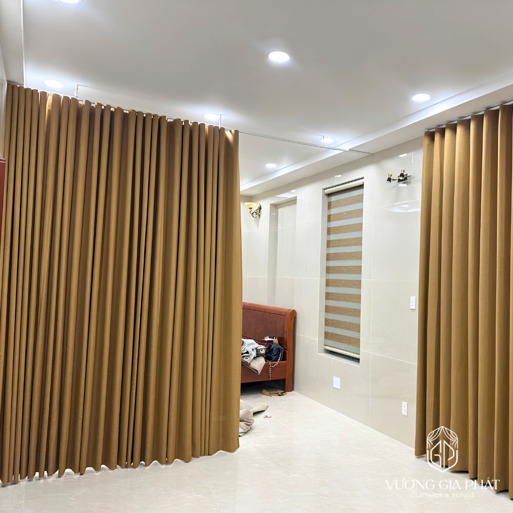 Rèm vải ngăn phòng giúp không gian kín đáo