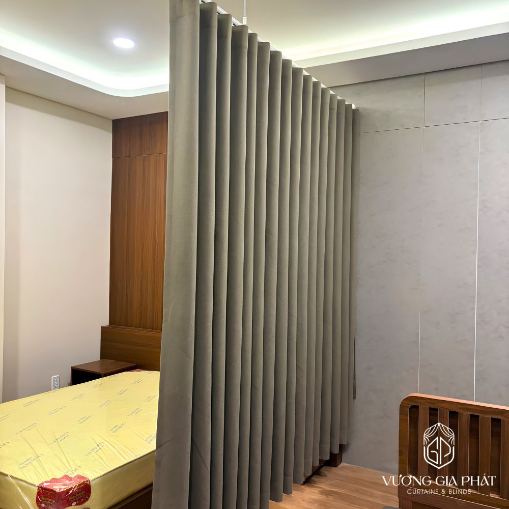 Rèm vải ngăn phòng giúp không gian kín đáo