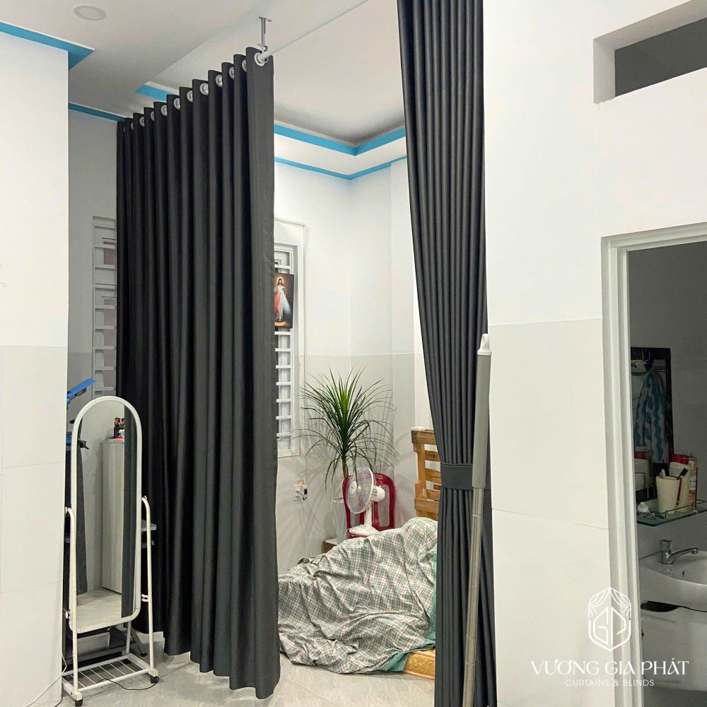 Rèm vải ngăn phòng giúp không gian kín đáo