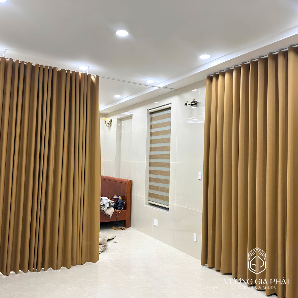 Rèm vải ngăn phòng giúp không gian kín đáo