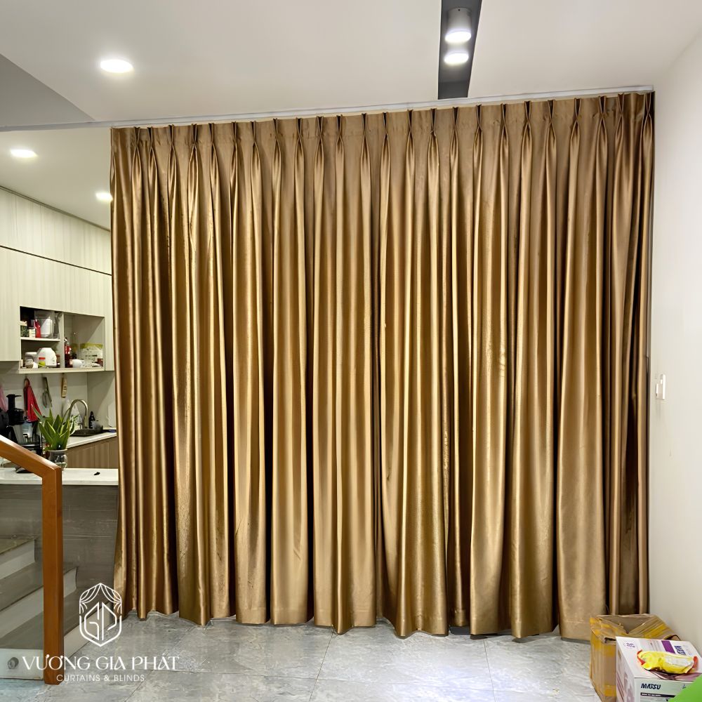 Rèm vải ngăn phòng giúp không gian kín đáo